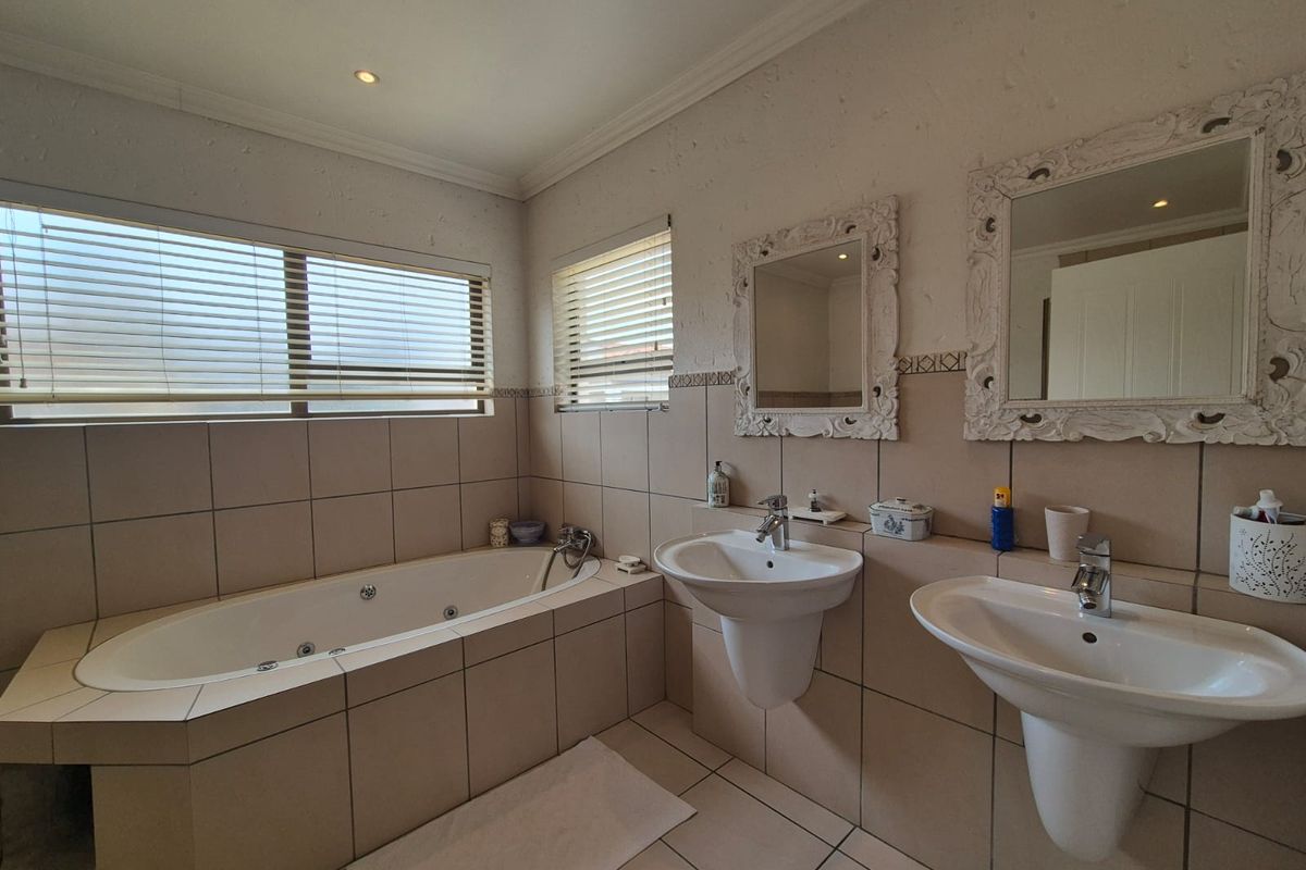 !RIVERFRONT PARADISE! - Photo 3