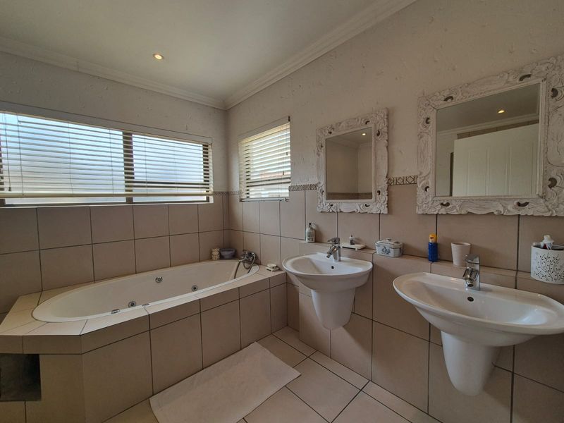 !RIVERFRONT PARADISE! - Photo 3