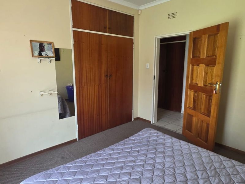 SE 2 Gem With An Unbelievable Garden Magnificent Features that you will have to View - Photo 3