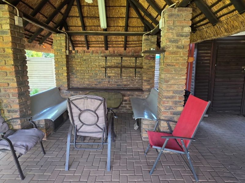 SE 2 Gem With An Unbelievable Garden Magnificent Features that you will have to View - Photo 10