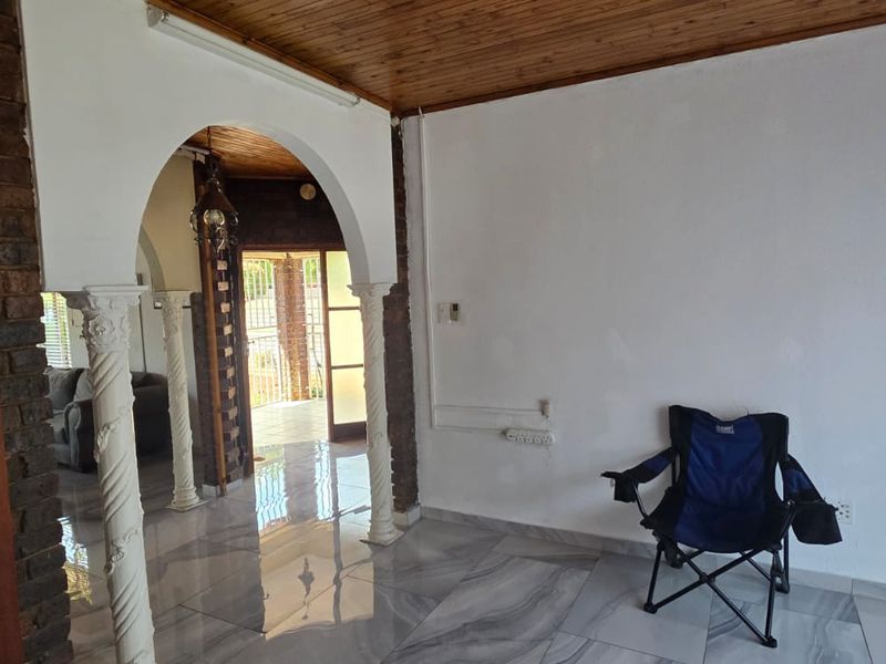 SE 2 Gem With An Unbelievable Garden Magnificent Features that you will have to View - Photo 6