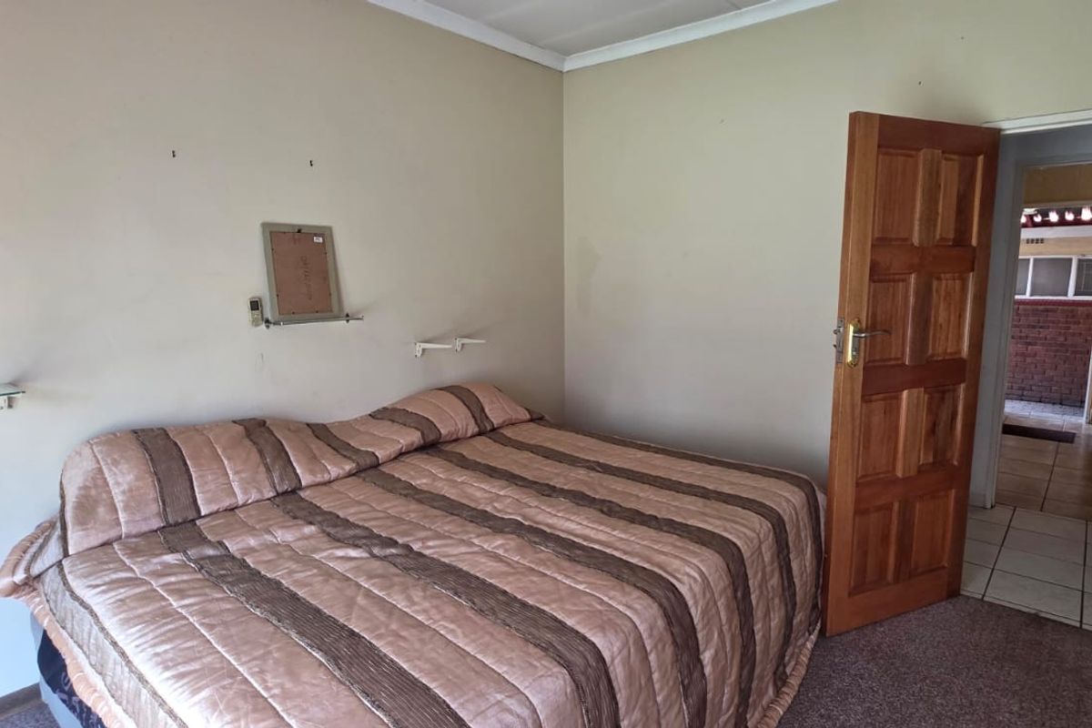 SE 2 Gem With An Unbelievable Garden Magnificent Features that you will have to View - Photo 2