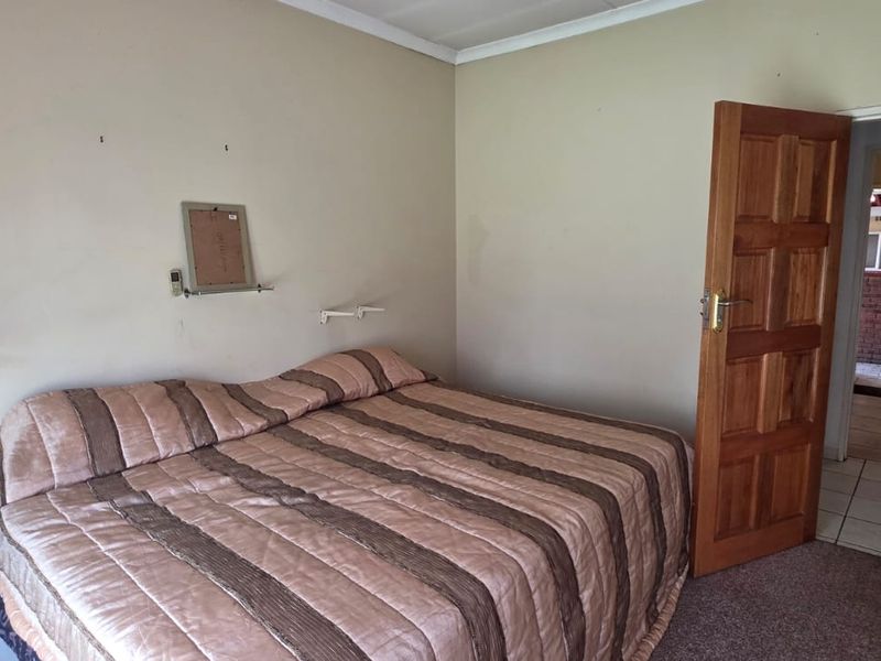 SE 2 Gem With An Unbelievable Garden Magnificent Features that you will have to View - Photo 2