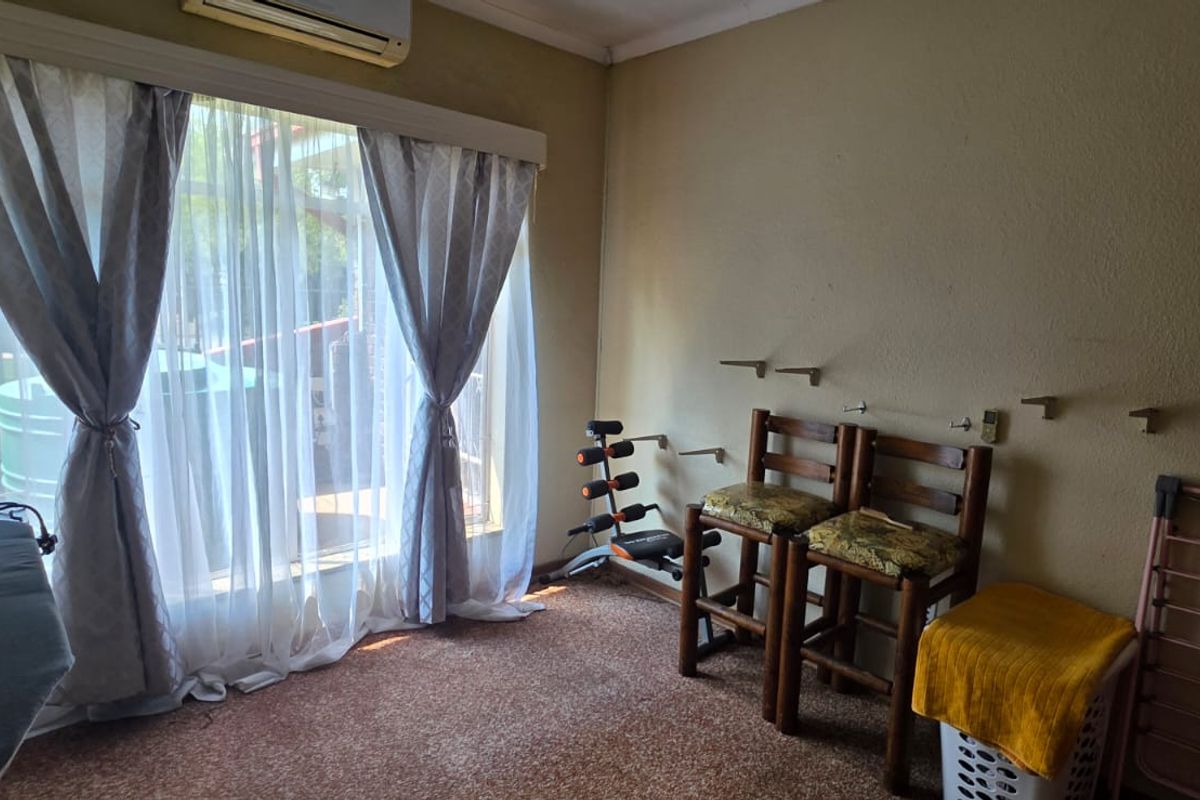 SE 2 Gem With An Unbelievable Garden Magnificent Features that you will have to View - Photo 5