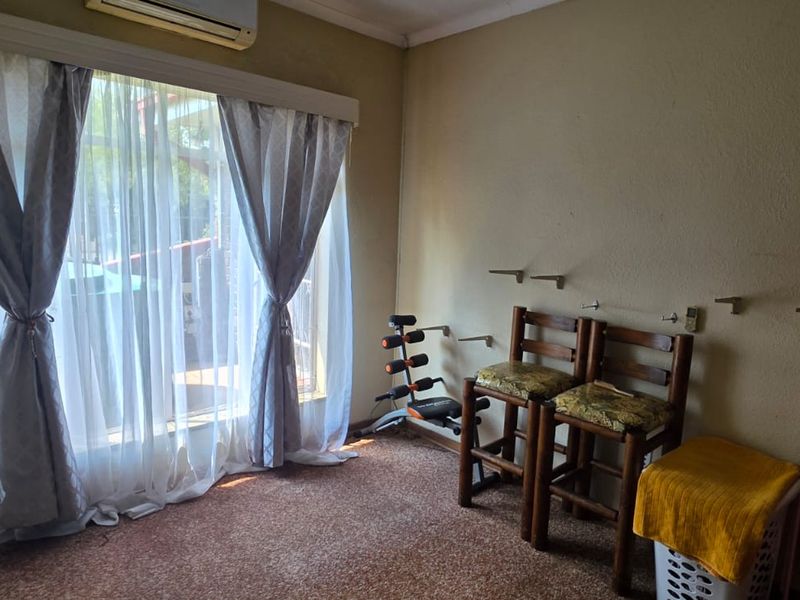 SE 2 Gem With An Unbelievable Garden Magnificent Features that you will have to View - Photo 5