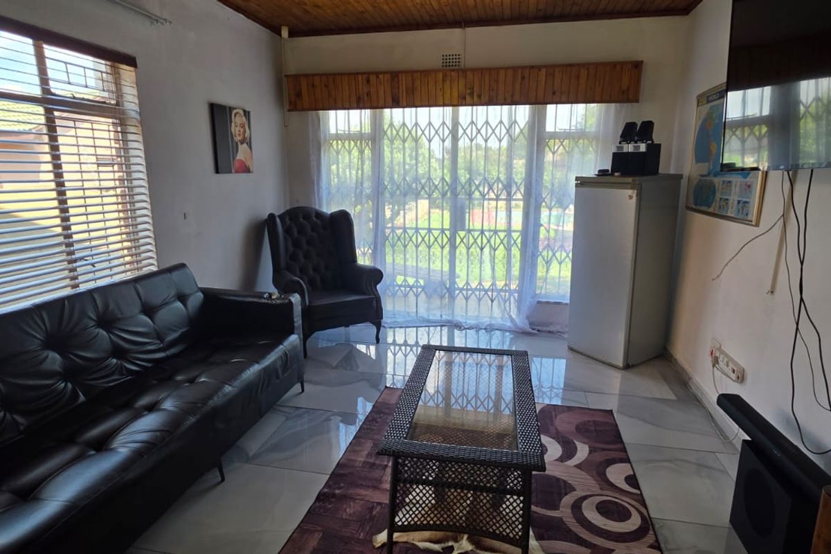 SE 2 Gem With An Unbelievable Garden Magnificent Features that you will have to View - Photo 4