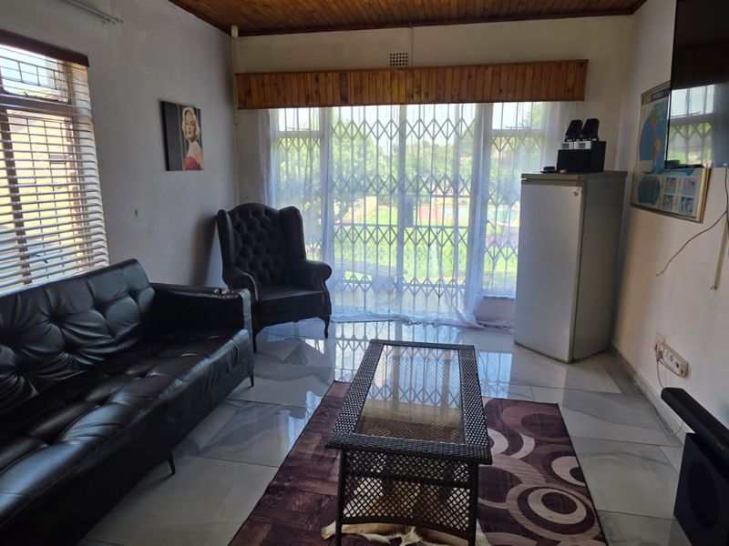 SE 2 Gem With An Unbelievable Garden Magnificent Features that you will have to View - Photo 4