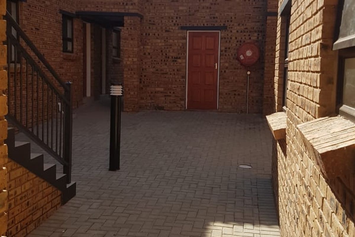 Well-Maintained Two-Bedroom Apartment in Witfield - Photo 3