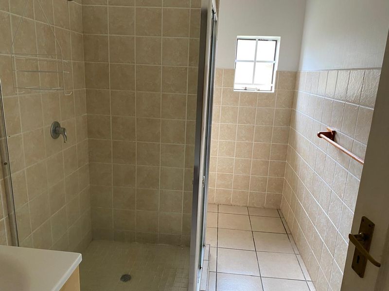 Prime Family living Near UKZN - Immaculate 3 Bed with Ensuite - Photo 8