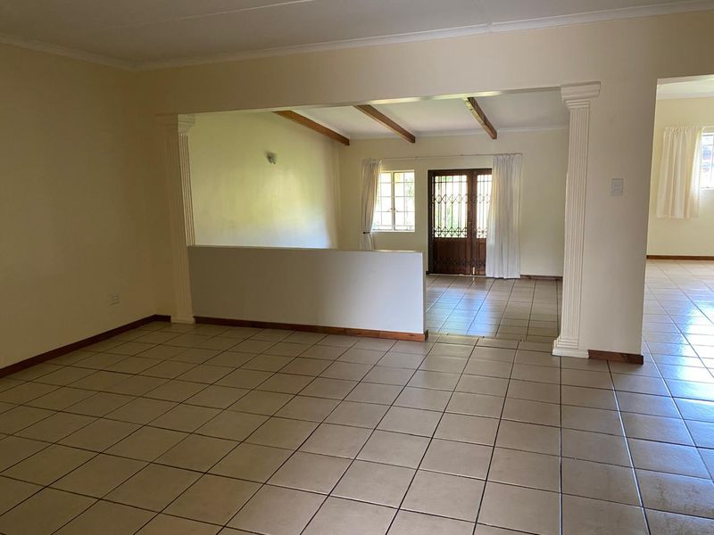 Prime Family living Near UKZN - Immaculate 3 Bed with Ensuite - Photo 6