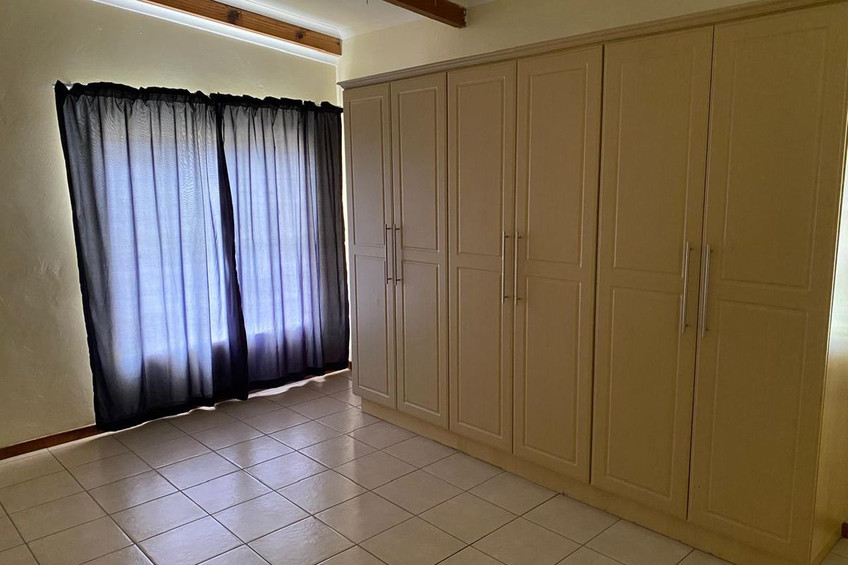 Prime Family living Near UKZN - Immaculate 3 Bed with Ensuite - Photo 5