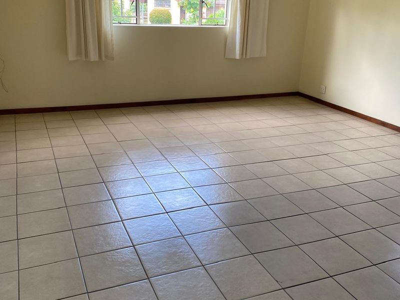 Prime Family living Near UKZN - Immaculate 3 Bed with Ensuite - Photo 2