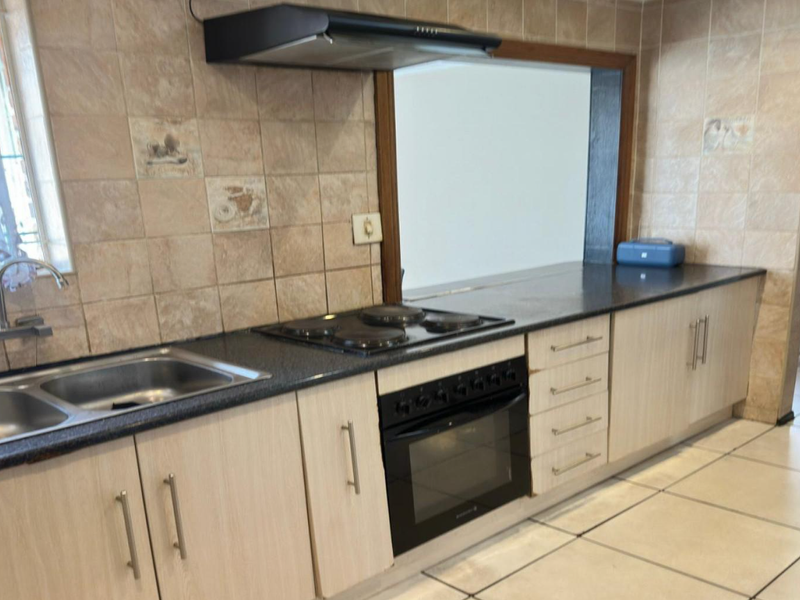 3 Bedroom, 2 Bathroom for sale in Elandspark - Photo 8