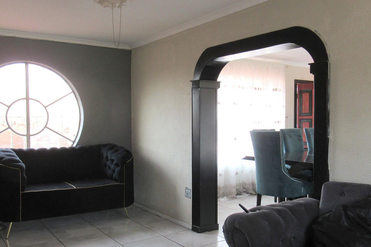 3 Bedroom, 2 Bathroom for sale in Elandspark - Photo 4