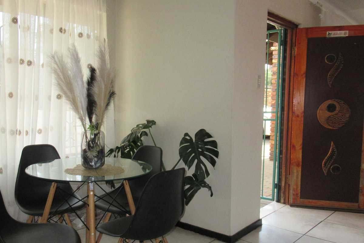 3 Bedroom, 2 Bathroom for sale in Elandspark - Photo 2