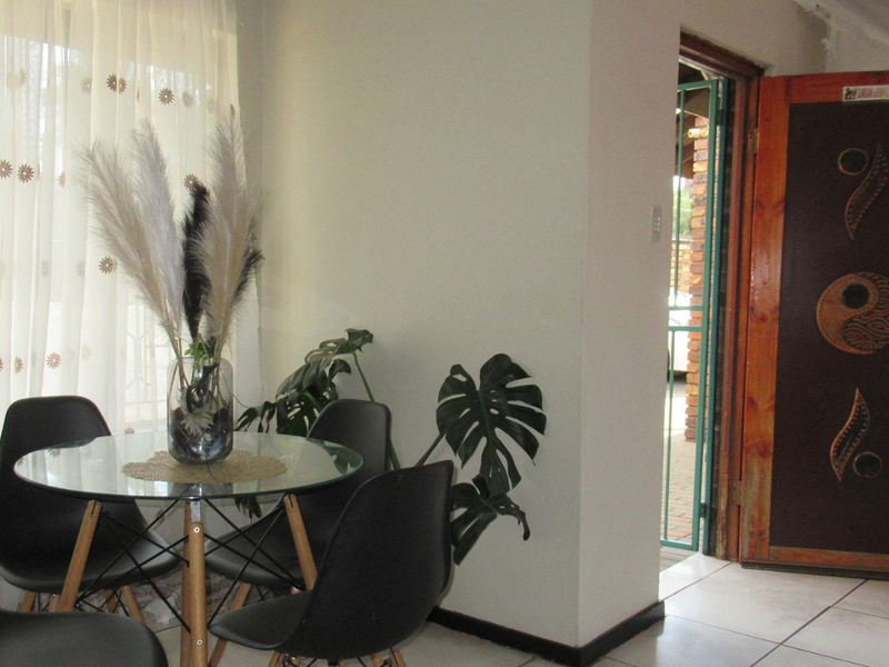 3 Bedroom, 2 Bathroom for sale in Elandspark - Photo 2