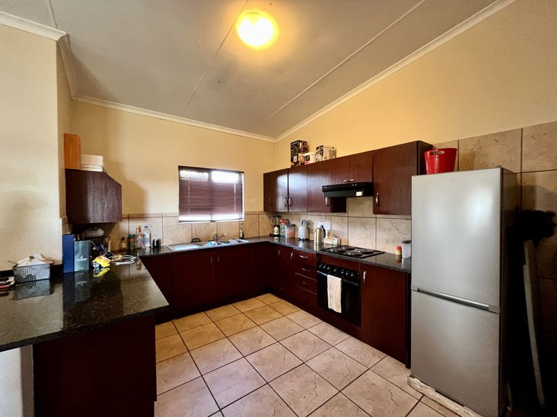 Charming Sectional Title Townhouse for Sale in Bela-Bela – Perfect for Homeowners or Investors - Photo 6