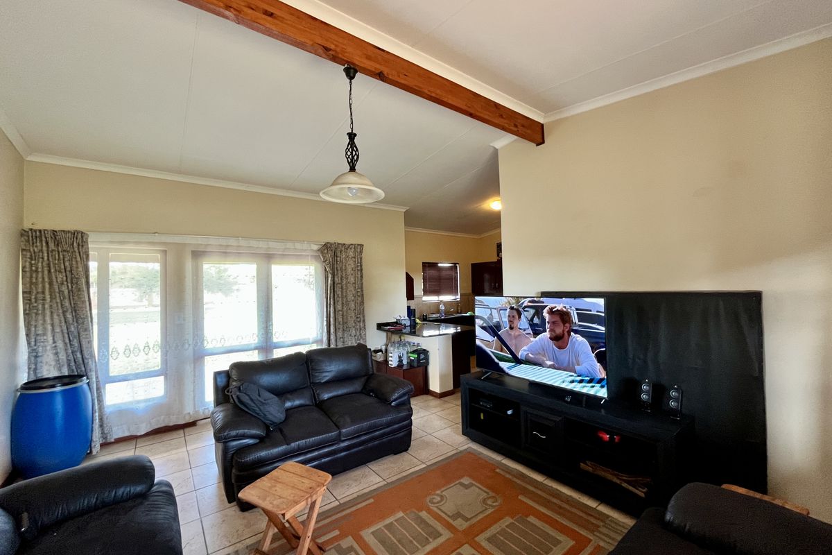 Charming Sectional Title Townhouse for Sale in Bela-Bela – Perfect for Homeowners or Investors - Photo 4