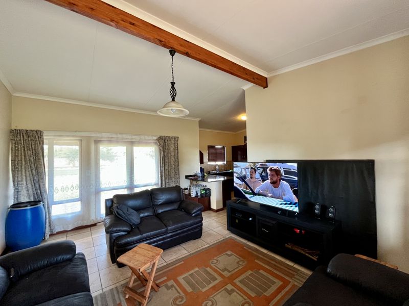 Charming Sectional Title Townhouse for Sale in Bela-Bela – Perfect for Homeowners or Investors - Photo 4