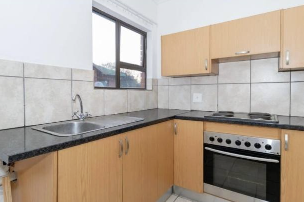 2 Bedroom Flat for Sale - Photo 4