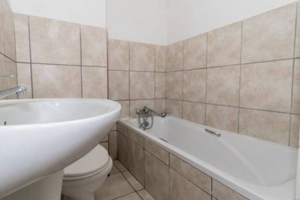 2 Bedroom Flat for Sale - Photo 3