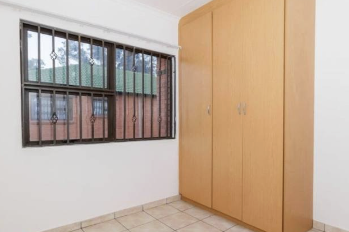 2 Bedroom Flat for Sale - Photo 2
