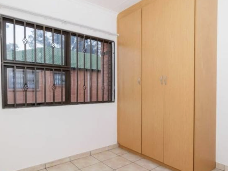 2 Bedroom Flat for Sale - Photo 2