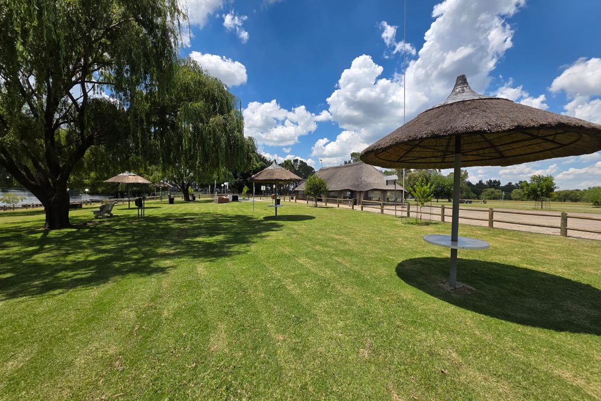 HOLIDAY HOME FOR SALE IN VAALPARK – PERFECT RIVER GETAWAY - Photo 2