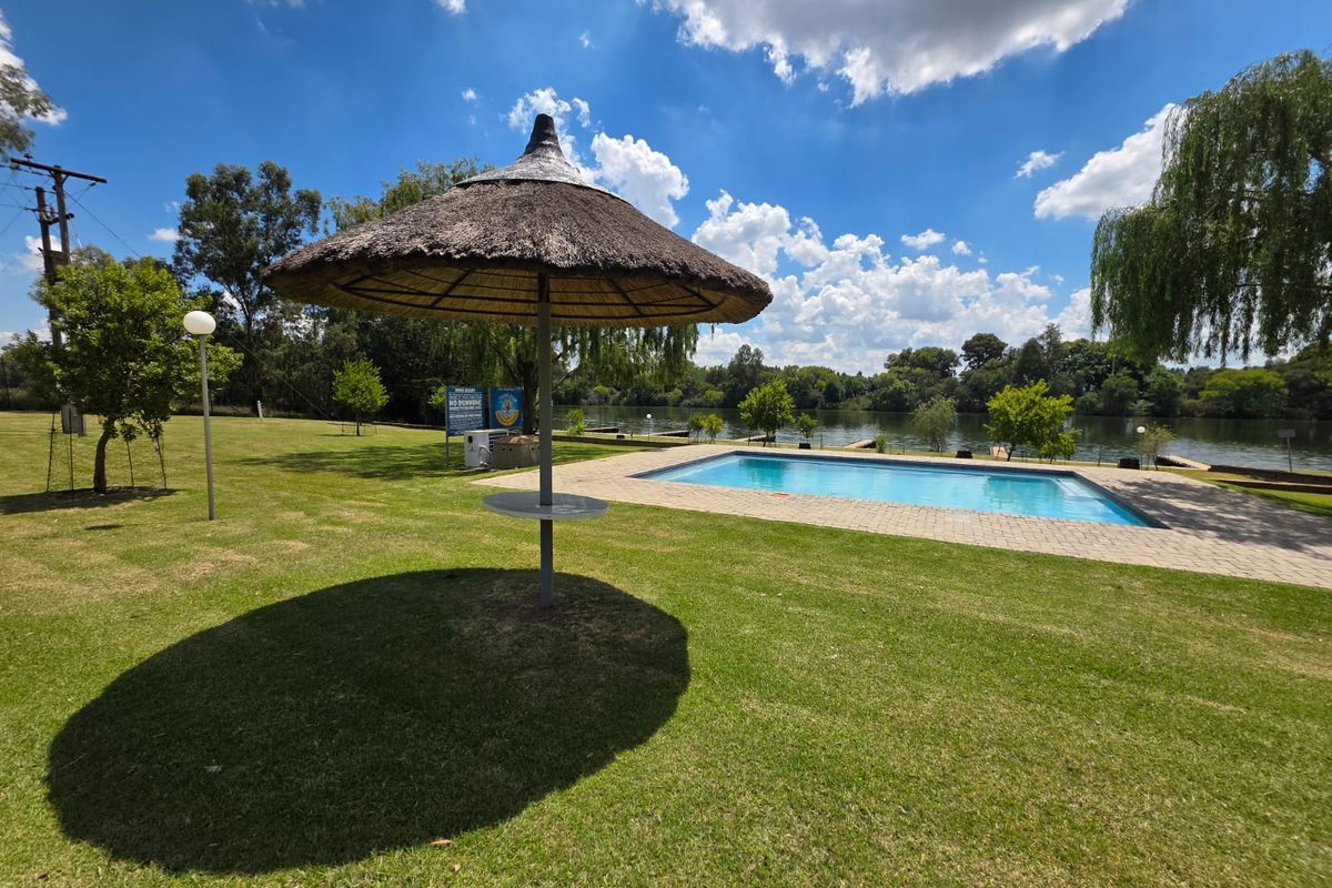 HOLIDAY HOME FOR SALE IN VAALPARK – PERFECT RIVER GETAWAY - Photo 4