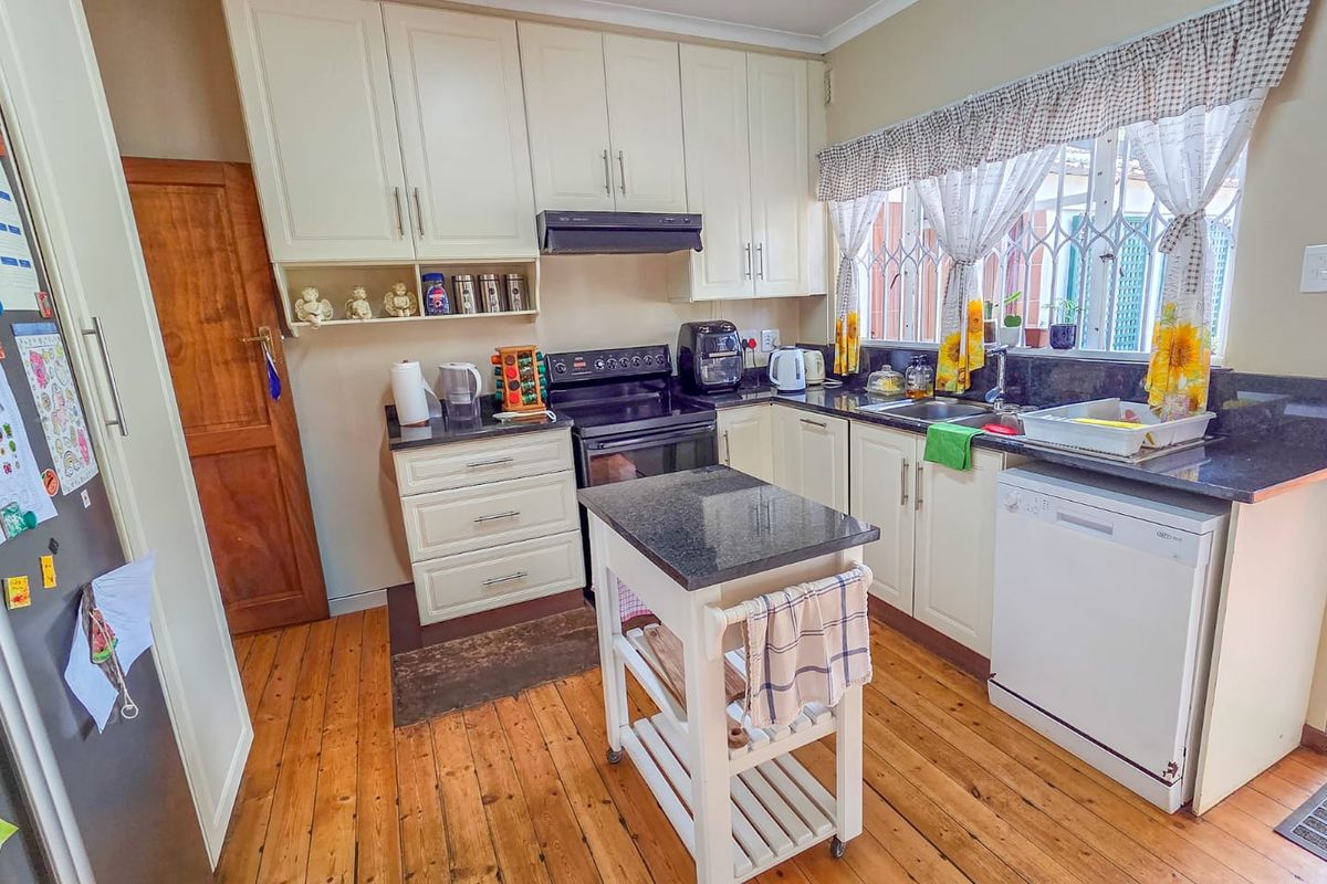 Freestanding For Sale In Howick - Photo 5