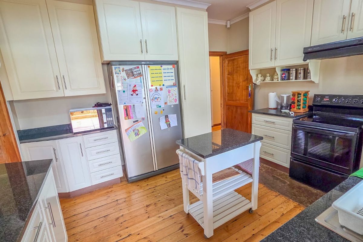 Freestanding For Sale In Howick - Photo 4