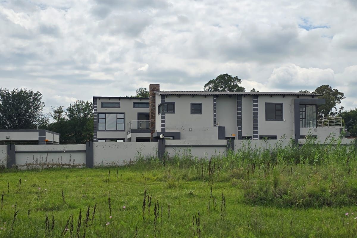 Executive Living with Business-Ready Potential in Riversdale, Meyerton. - Photo 2