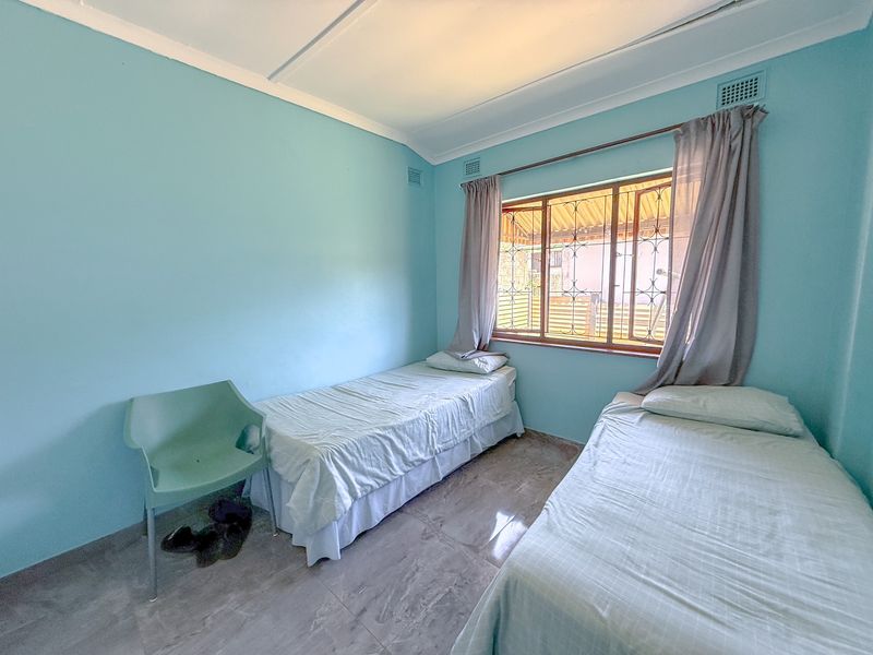 Spacious, Modern 3 Bedroom House for Sale - Photo 10