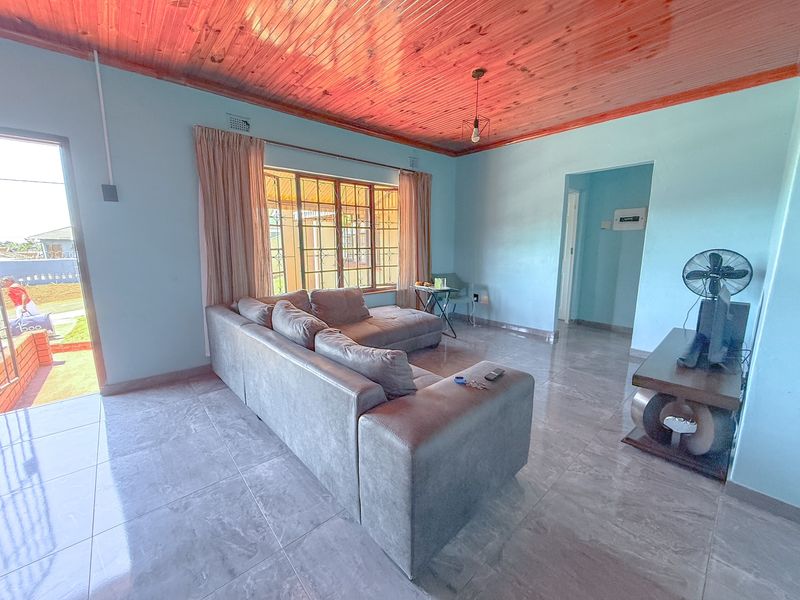 Spacious, Modern 3 Bedroom House for Sale - Photo 6