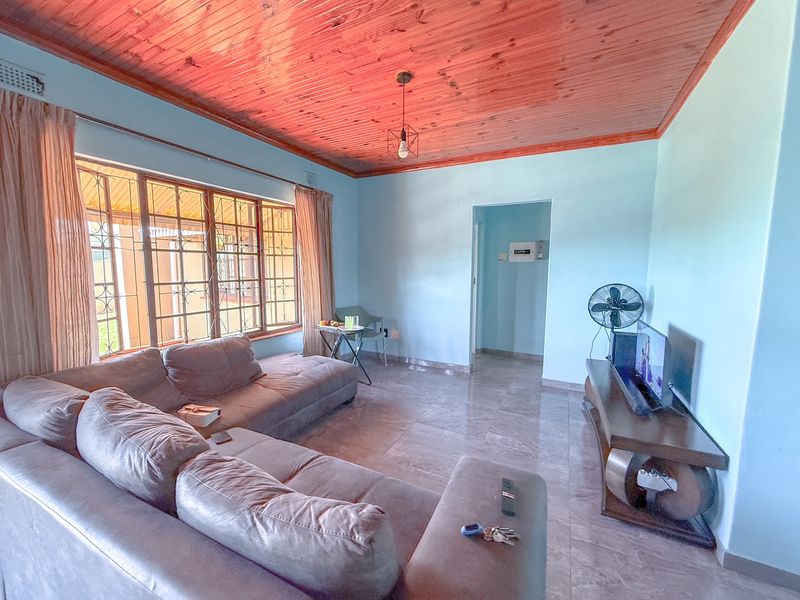 Spacious, Modern 3 Bedroom House for Sale - Photo 4