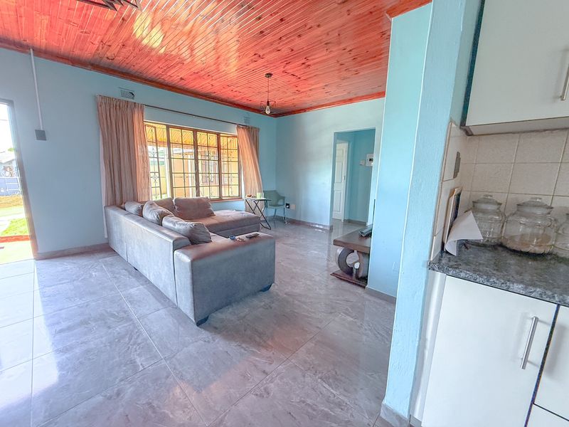 Spacious, Modern 3 Bedroom House for Sale - Photo 5