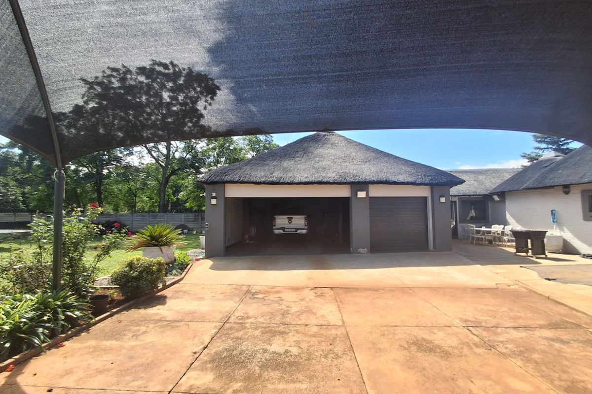 Immaculate 2 Bedroom home with Potential to be a 6 Bedroom Family Home. Well Kept and Move in Ready. - Photo 2