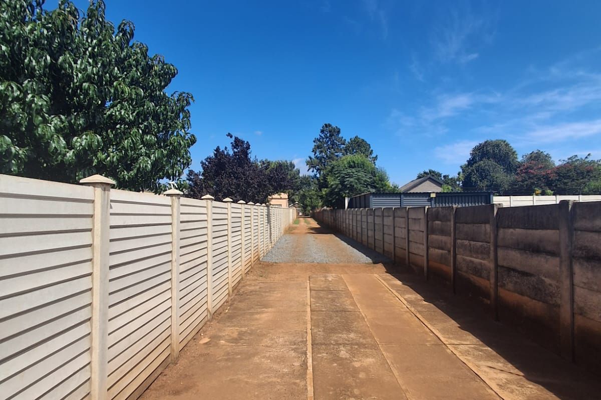 Immaculate 2 Bedroom home with Potential to be a 6 Bedroom Family Home. Well Kept and Move in Ready. - Photo 4