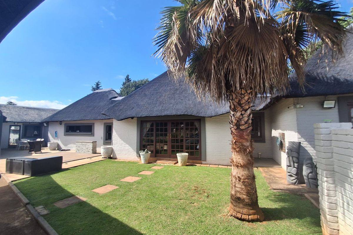 Immaculate 2 Bedroom home with Potential to be a 6 Bedroom Family Home. Well Kept and Move in Ready. - Photo 3