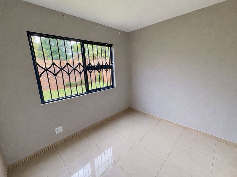 Beautiful 3 Bedroom, 3 Bathroom Home To Rent in Clearwater - Photo 9