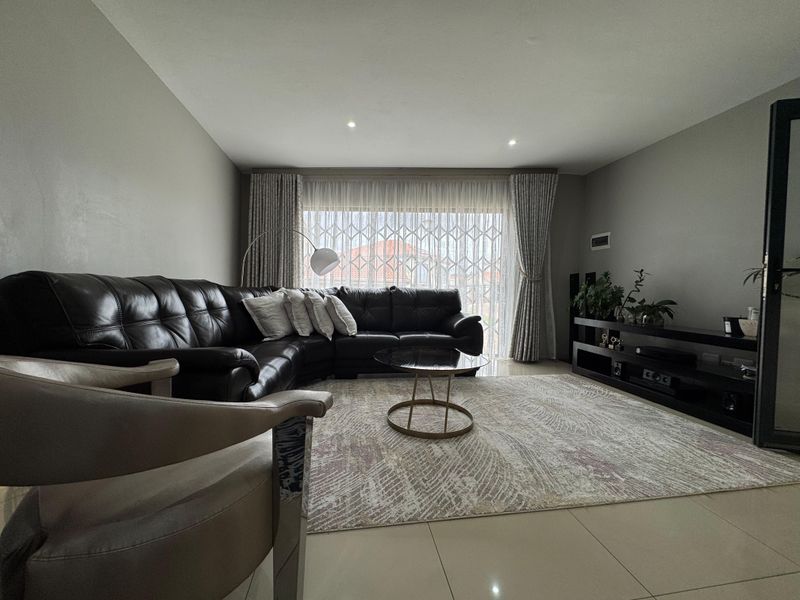 Beautiful 3 Bedroom, 3 Bathroom Home To Rent in Clearwater - Photo 6