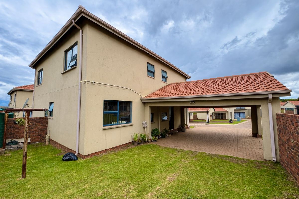 Beautiful 3 Bedroom, 3 Bathroom Home To Rent in Clearwater - Photo 3