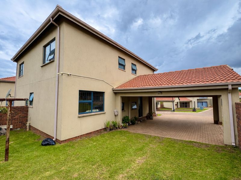 Beautiful 3 Bedroom, 3 Bathroom Home To Rent in Clearwater - Photo 3