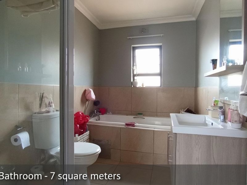 Architectural Elegance Meets Modern Luxury in Zambezi Manor - Photo 10