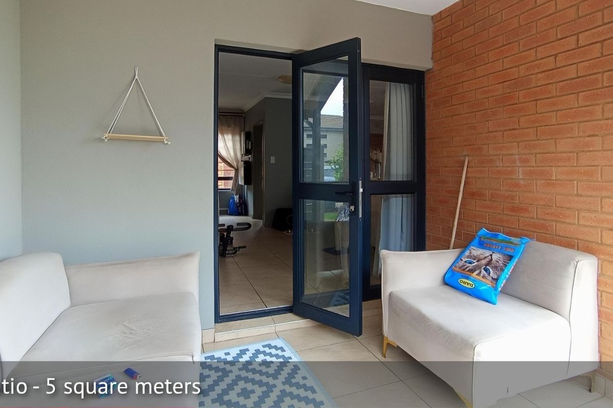 Architectural Elegance Meets Modern Luxury in Zambezi Manor - Photo 2