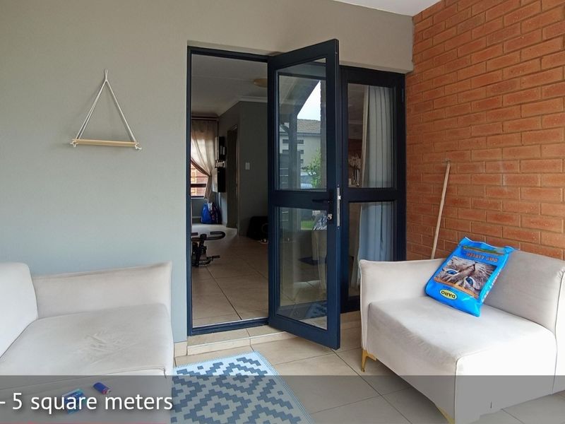 Architectural Elegance Meets Modern Luxury in Zambezi Manor - Photo 2