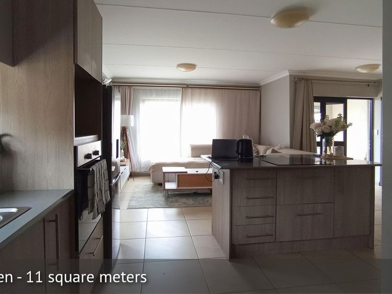 Architectural Elegance Meets Modern Luxury in Zambezi Manor - Photo 7