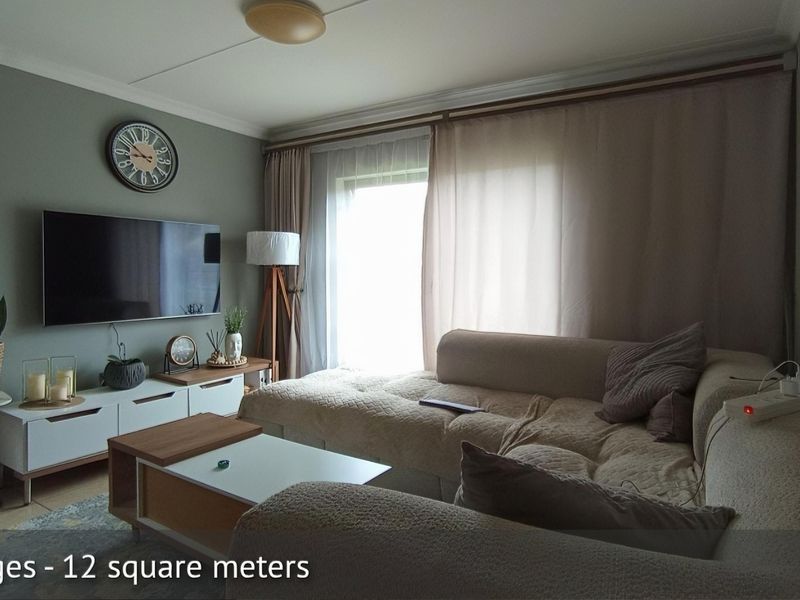 Architectural Elegance Meets Modern Luxury in Zambezi Manor - Photo 4