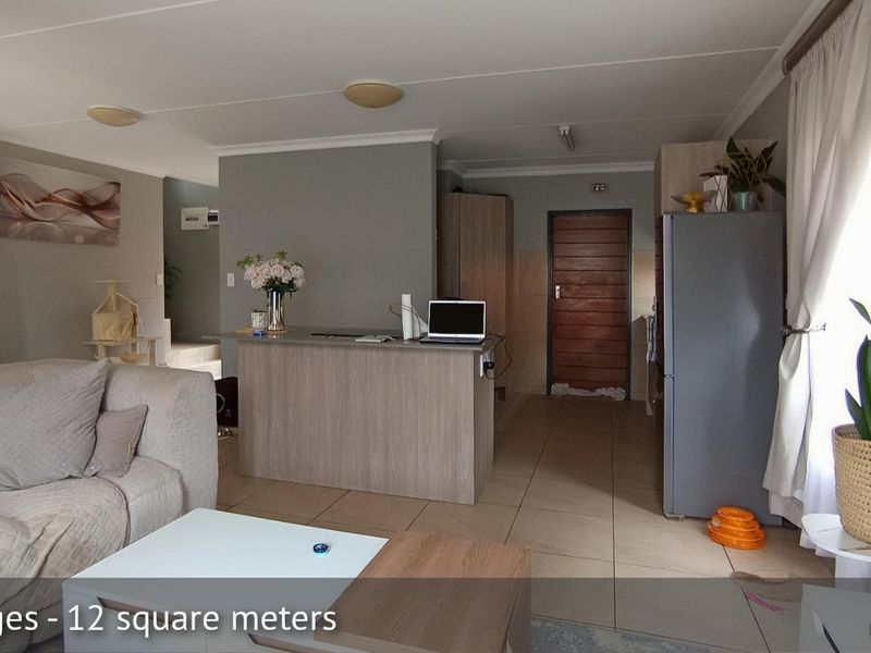 Architectural Elegance Meets Modern Luxury in Zambezi Manor - Photo 5