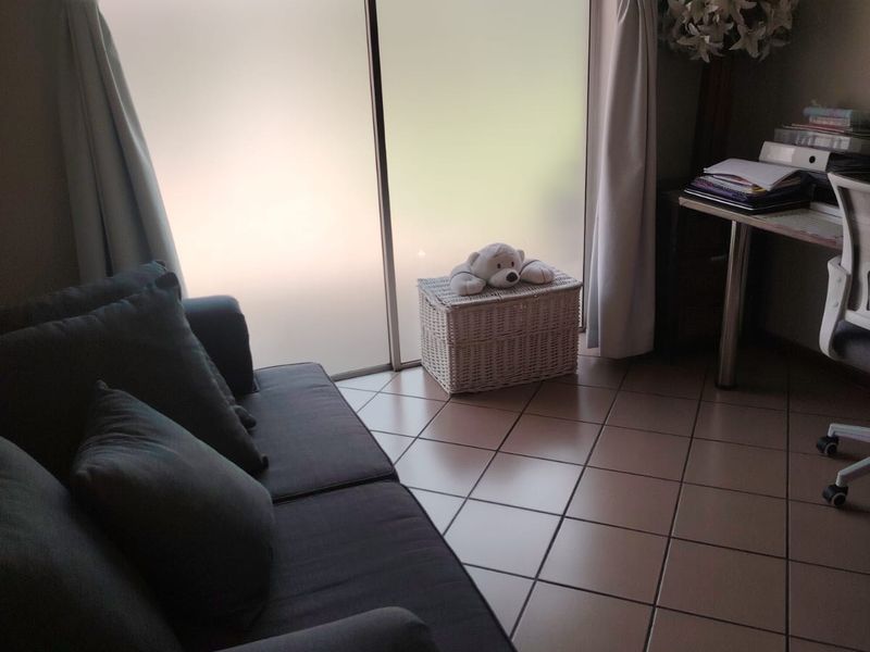 Open Plan Design With A Huge Yard Space In SE 1 Up For Grabs - Photo 7